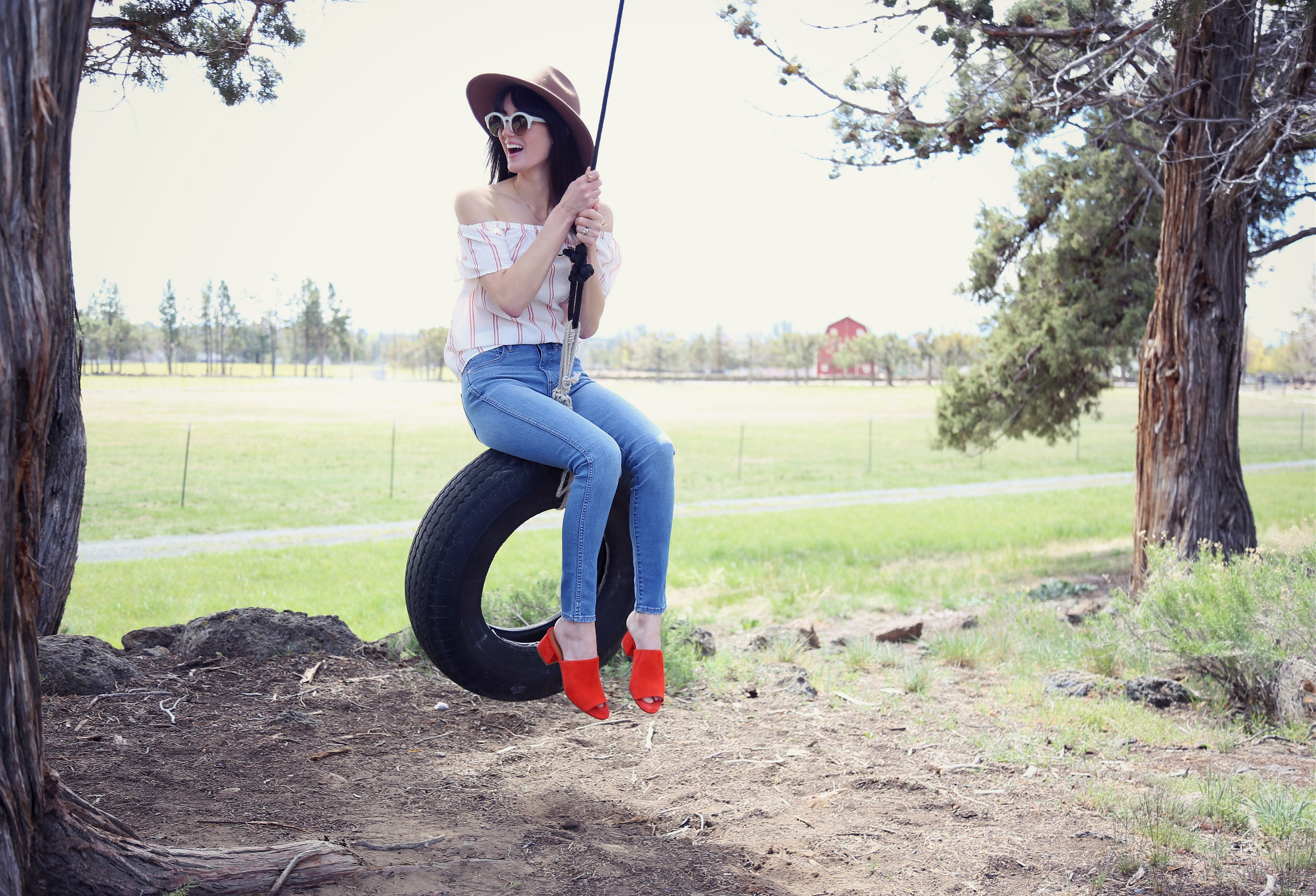 Lilla P Tire Swing 4a